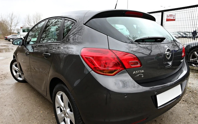 Opel Astra cena 23500 przebieg: 158000, rok produkcji 2012 z Gostynin małe 781